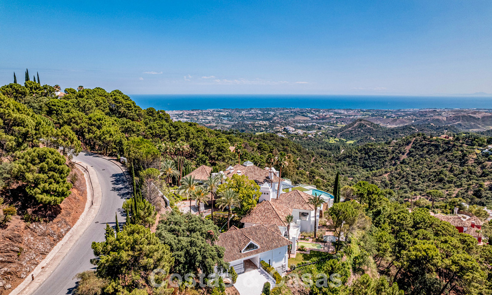 Villa de luxe à vendre avec vue sur la mer, entourée de verdure dans le complexe de golf exclusif La Zagaleta, Marbella - Benahavis 54056