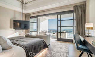 Villa de luxe à vendre avec vue sur la mer, entourée de verdure dans le complexe de golf exclusif La Zagaleta, Marbella - Benahavis 54091 