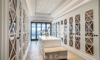 Villa de luxe à vendre avec vue sur la mer, entourée de verdure dans le complexe de golf exclusif La Zagaleta, Marbella - Benahavis 54095 