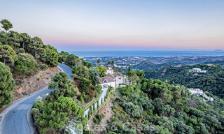 Villa de luxe à vendre avec vue sur la mer, entourée de verdure dans le complexe de golf exclusif La Zagaleta, Marbella - Benahavis 54101 
