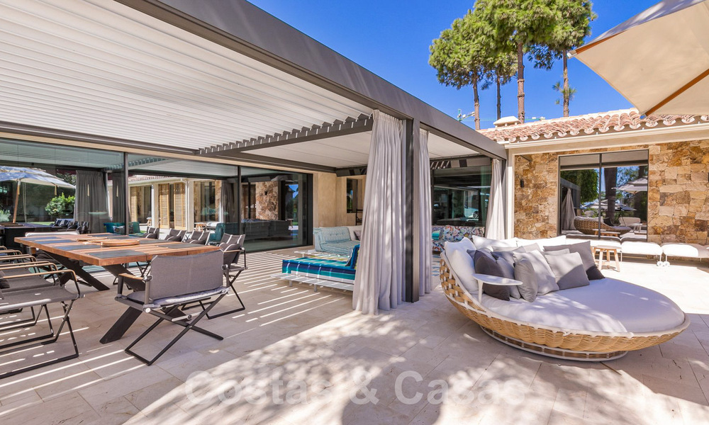 Villa de luxe rustique à vendre avec piscine privée chauffée à l'est du centre de Marbella 55053