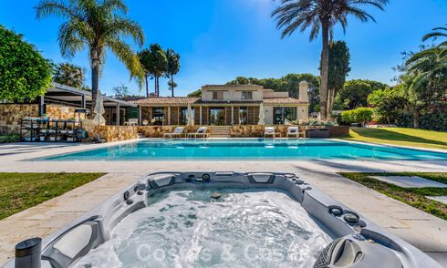 Villa de luxe rustique à vendre avec piscine privée chauffée à l'est du centre de Marbella 786355