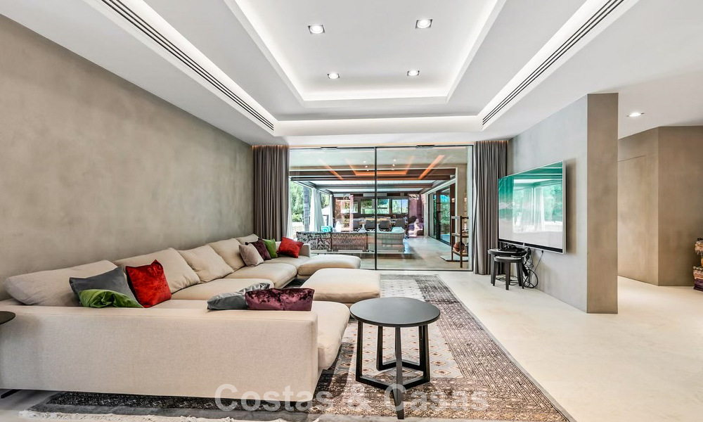 Villa de luxe rustique à vendre avec piscine privée chauffée à l'est du centre de Marbella 786360