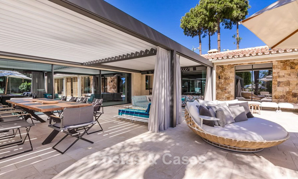 Villa de luxe rustique à vendre avec piscine privée chauffée à l'est du centre de Marbella 786375