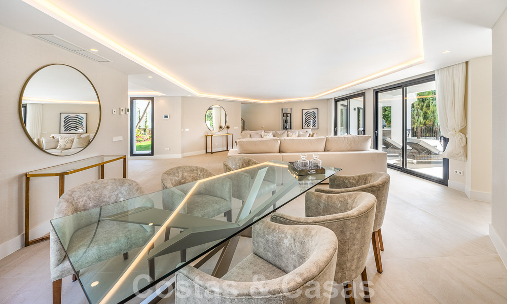 Spacieuse villa de luxe à vendre, de style architectural traditionnel, située dans un quartier résidentiel privilégié du Nouveau Mille d'Or, Marbella - Benahavis 55008