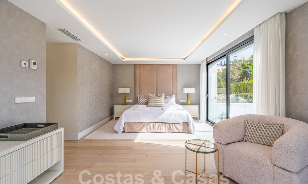 Spacieuse villa de luxe à vendre, de style architectural traditionnel, située dans un quartier résidentiel privilégié du Nouveau Mille d'Or, Marbella - Benahavis 55014