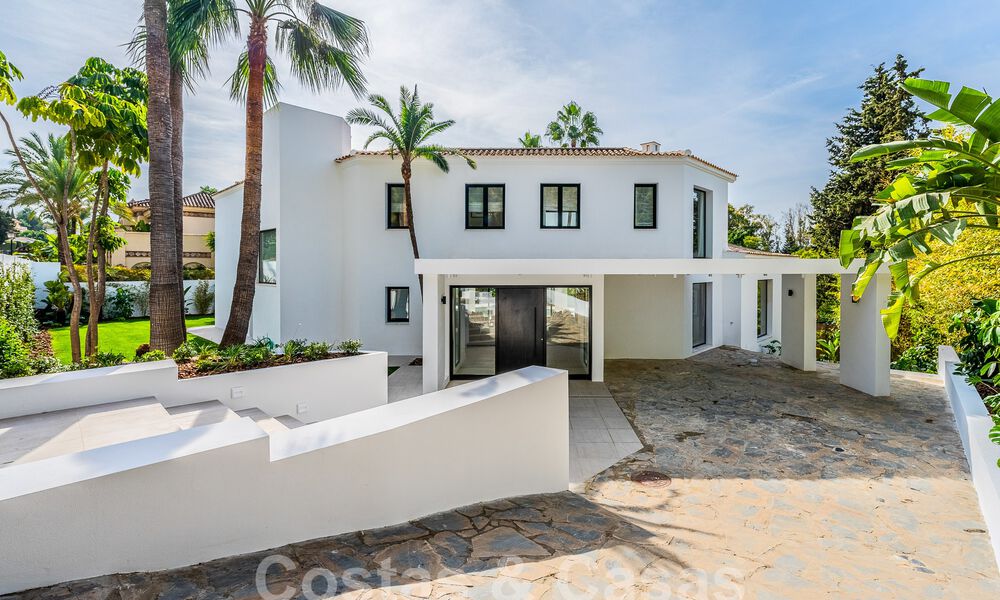 Spacieuse villa de luxe à vendre, de style architectural traditionnel, située dans un quartier résidentiel privilégié du Nouveau Mille d'Or, Marbella - Benahavis 55017