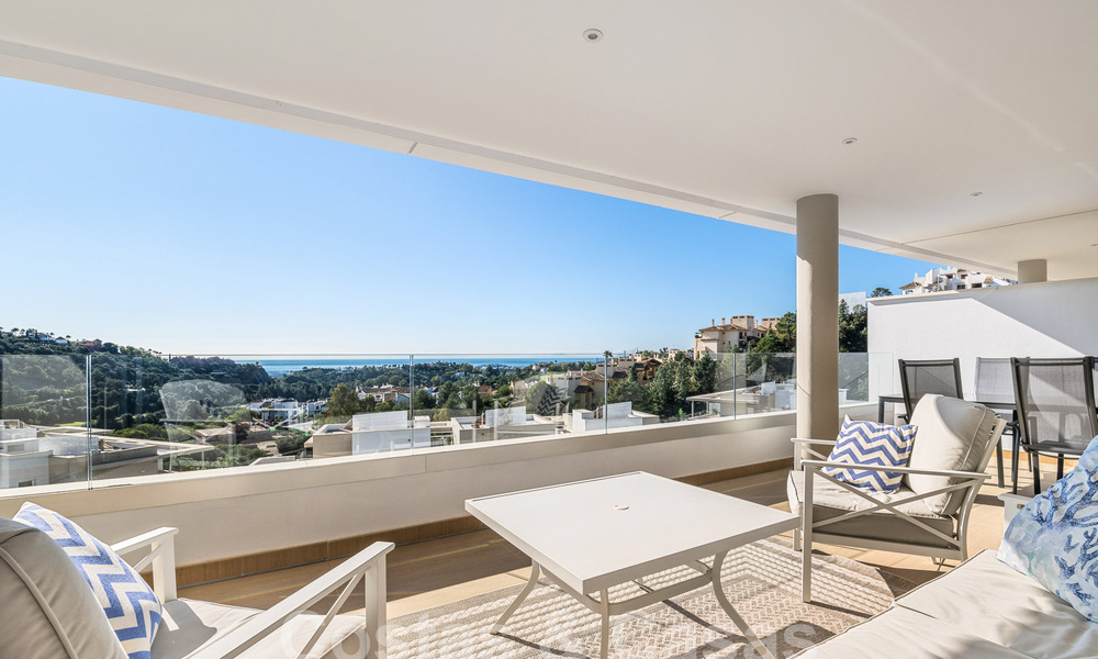Appartement à vendre prêt à emménager avec vue sur la vallée et la mer dans le quartier exclusif de Marbella - Benahavis 55021