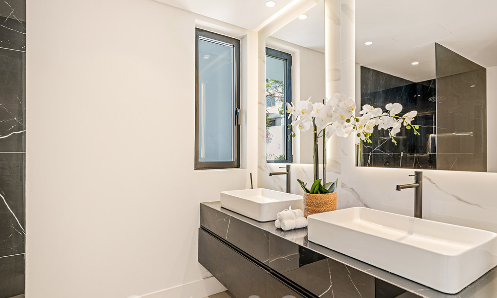 Villa de luxe contemporaine rénovée à vendre au cœur de la vallée du golf de Nueva Andalucia, Marbella 61983