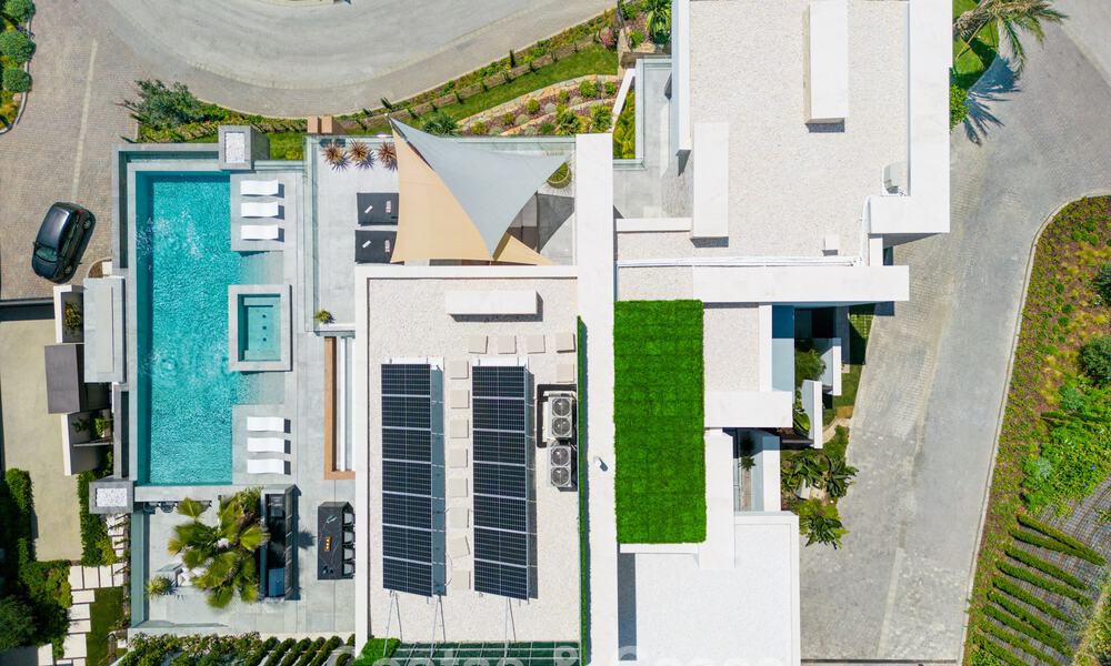 Superbe villa de luxe architecturale à vendre avec vue sur la mer dans un quartier résidentiel protégé sur les collines de La Quinta à Marbella - Benahavis 54121