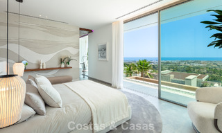 Superbe villa de luxe architecturale à vendre avec vue sur la mer dans un quartier résidentiel protégé sur les collines de La Quinta à Marbella - Benahavis 54127 