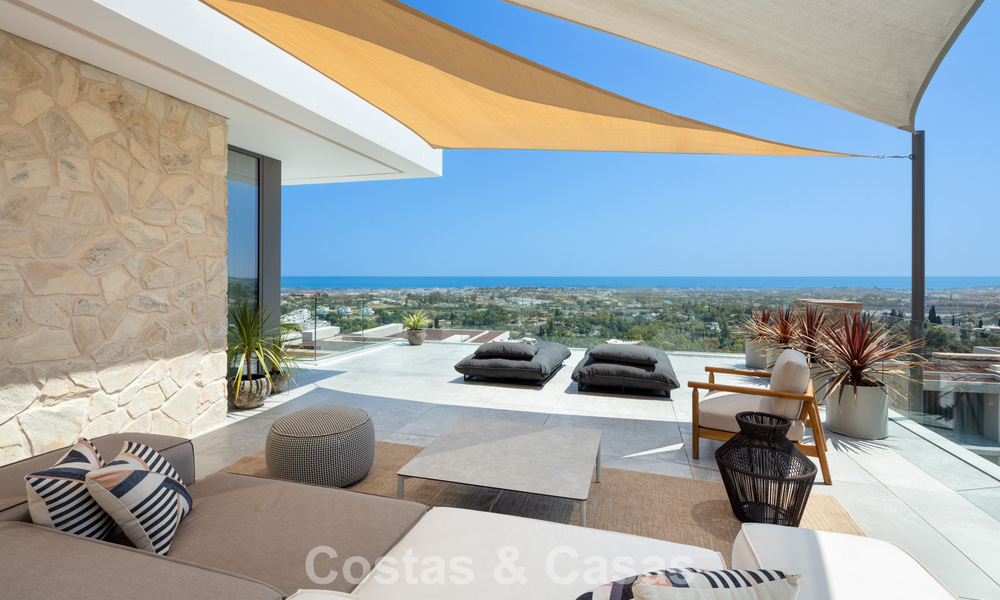 Superbe villa de luxe architecturale à vendre avec vue sur la mer dans un quartier résidentiel protégé sur les collines de La Quinta à Marbella - Benahavis 54138