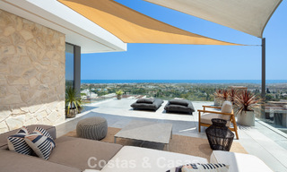 Superbe villa de luxe architecturale à vendre avec vue sur la mer dans un quartier résidentiel protégé sur les collines de La Quinta à Marbella - Benahavis 54138 
