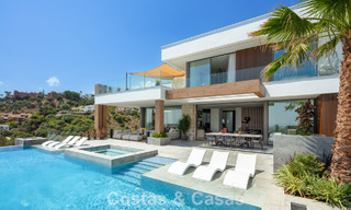 Superbe villa de luxe architecturale à vendre avec vue sur la mer dans un quartier résidentiel protégé sur les collines de La Quinta à Marbella - Benahavis 54142 