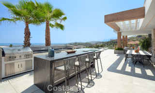 Superbe villa de luxe architecturale à vendre avec vue sur la mer dans un quartier résidentiel protégé sur les collines de La Quinta à Marbella - Benahavis 54144 