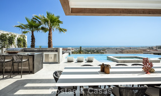 Superbe villa de luxe architecturale à vendre avec vue sur la mer dans un quartier résidentiel protégé sur les collines de La Quinta à Marbella - Benahavis 54147 