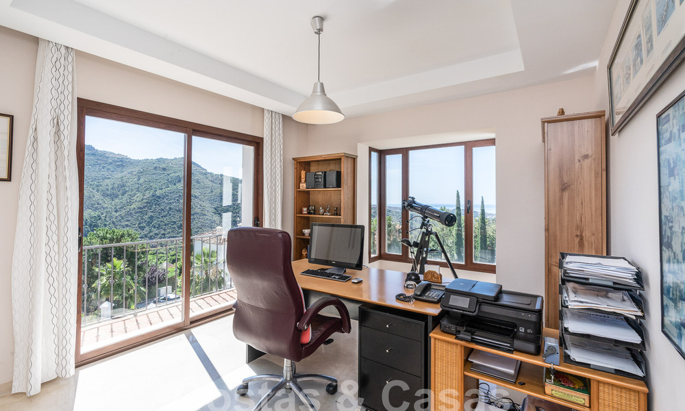 Villa de luxe indépendante de style espagnol classique à vendre avec une vue sublime sur la mer à Marbella - Benahavis 55136