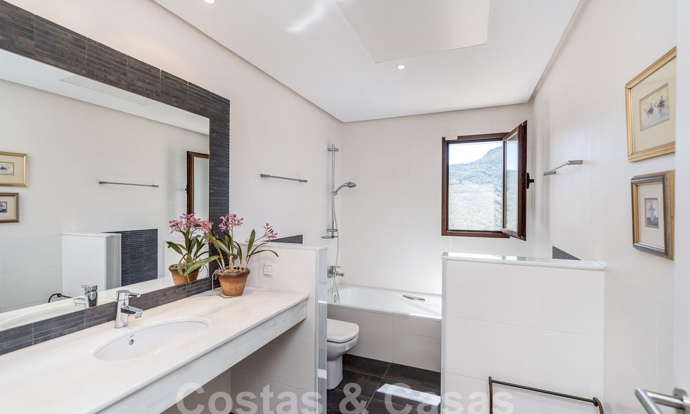 Villa de luxe indépendante de style espagnol classique à vendre avec une vue sublime sur la mer à Marbella - Benahavis 55137