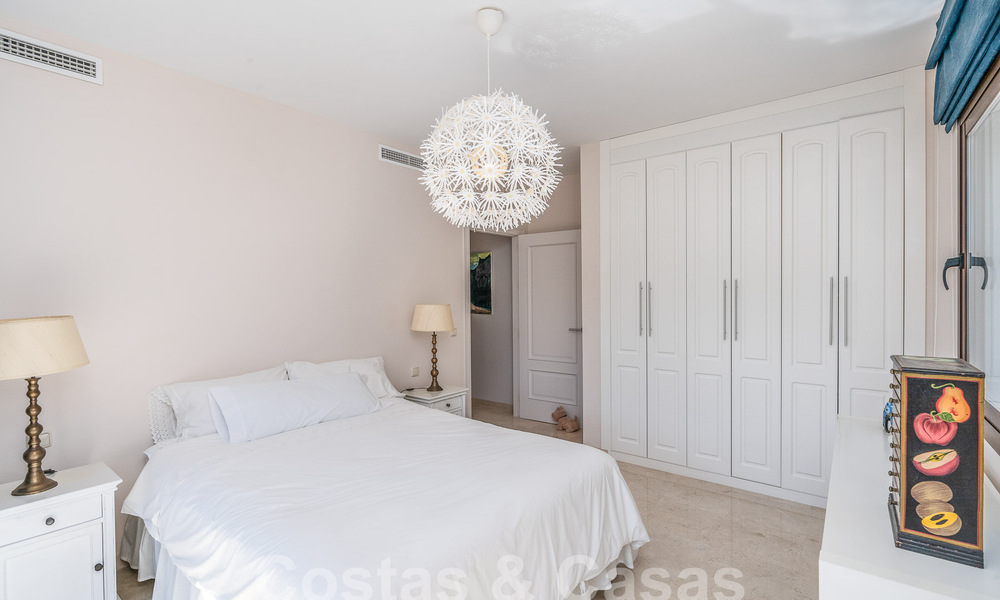 Villa de luxe indépendante de style espagnol classique à vendre avec une vue sublime sur la mer à Marbella - Benahavis 55140