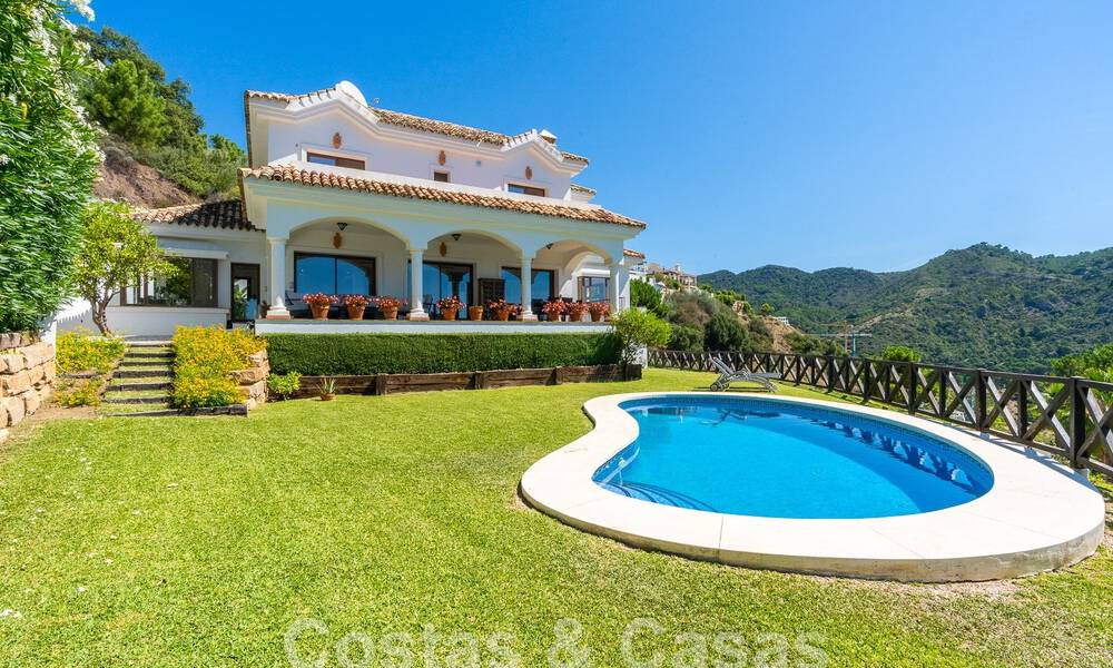 Villa de luxe indépendante de style espagnol classique à vendre avec une vue sublime sur la mer à Marbella - Benahavis 55179