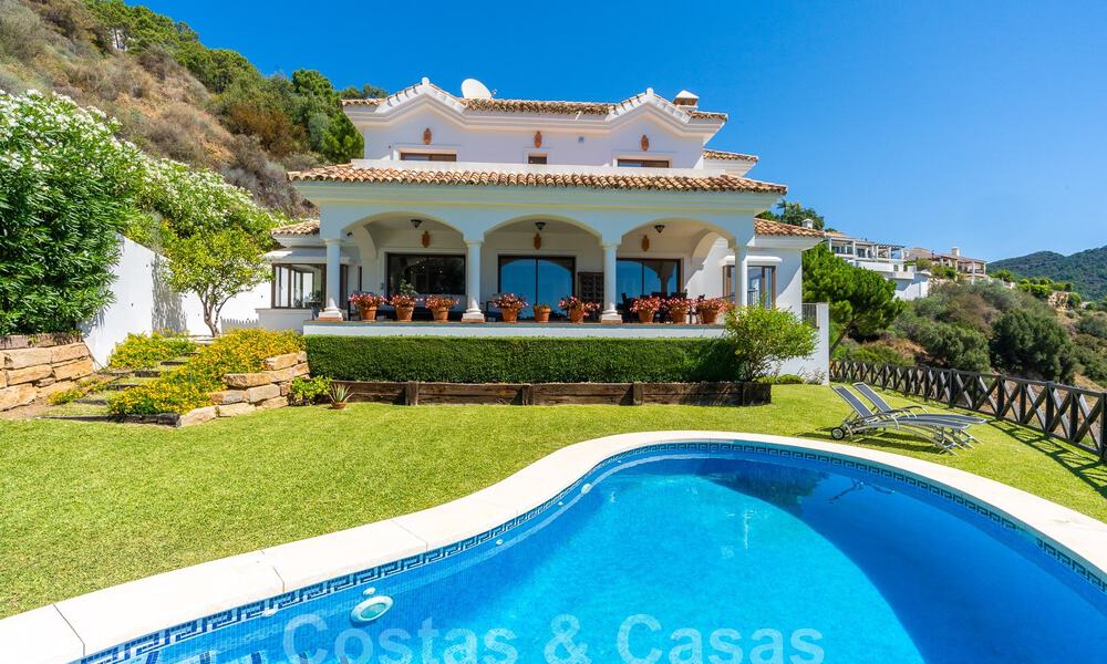 Villa de luxe indépendante de style espagnol classique à vendre avec une vue sublime sur la mer à Marbella - Benahavis 55180