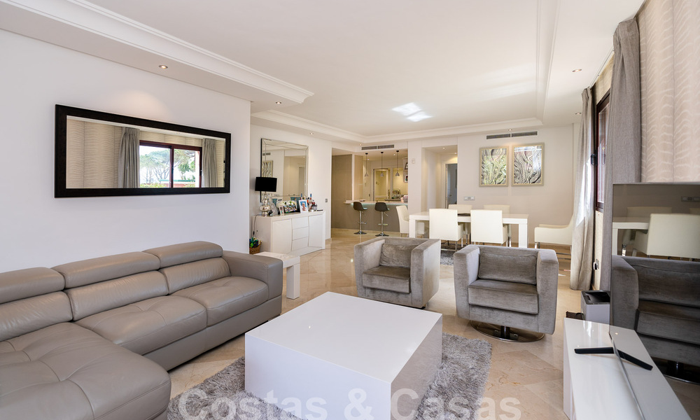 Appartement de luxe avec jardin à vendre dans un complexe balnéaire sur le nouveau Golden Mile entre Marbella et Estepona 55294