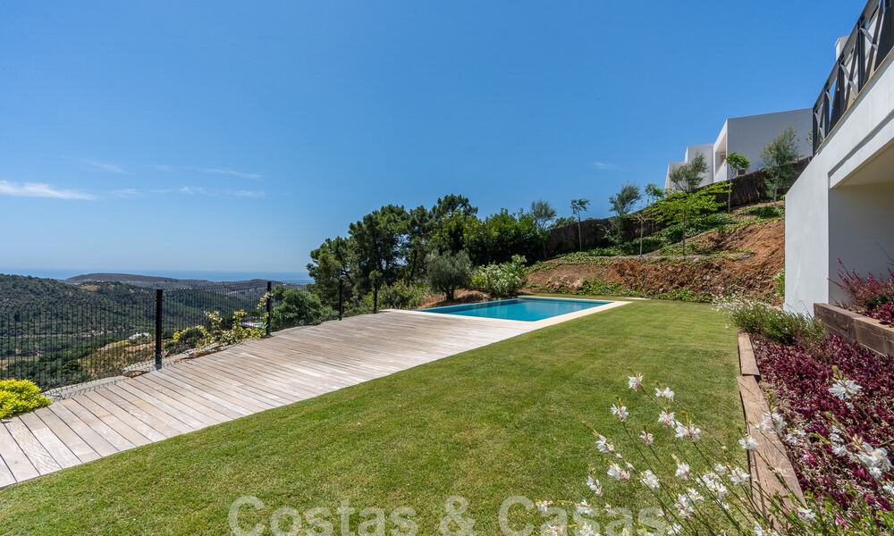 Villa de luxe indépendante de style andalou à vendre dans un environnement naturel à Marbella - Benahavis 55221