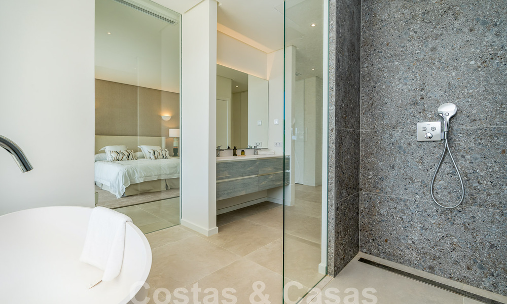 Villa de luxe indépendante de style andalou à vendre dans un environnement naturel à Marbella - Benahavis 55235