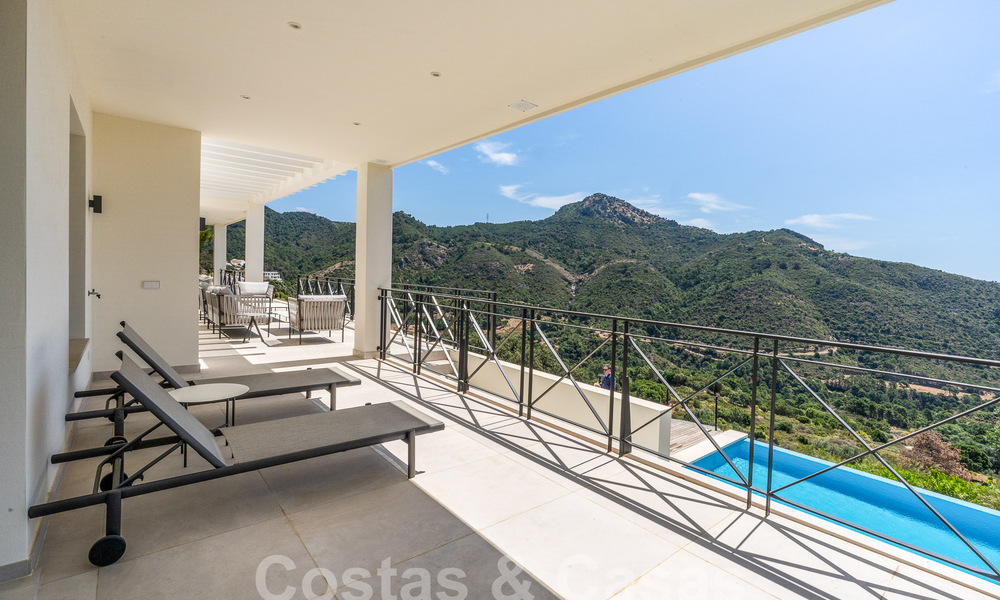 Villa de luxe indépendante de style andalou à vendre dans un environnement naturel à Marbella - Benahavis 55249