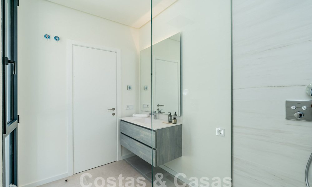 Villa de luxe indépendante de style andalou à vendre dans un environnement naturel à Marbella - Benahavis 55251