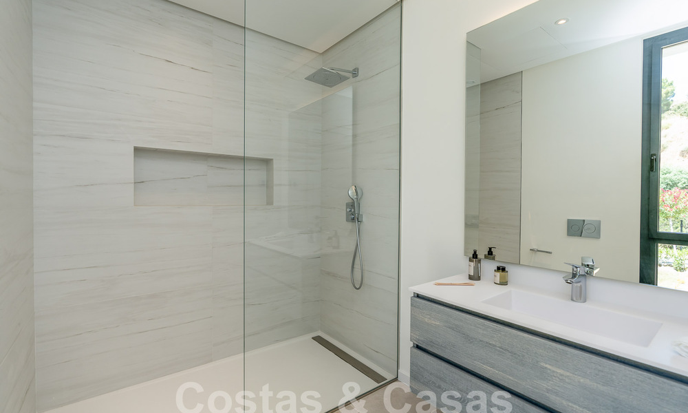 Villa de luxe indépendante de style andalou à vendre dans un environnement naturel à Marbella - Benahavis 55261