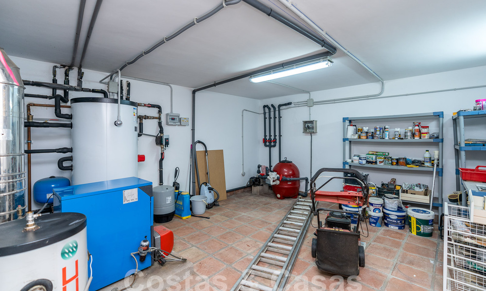 Villa de luxe espagnole à vendre avec vue panoramique dans une communauté fermée entourée par la nature à Marbella - Benahavis 55322