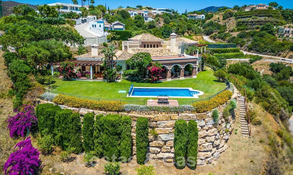 Villa de luxe espagnole à vendre avec vue panoramique dans une communauté fermée entourée par la nature à Marbella - Benahavis 55323