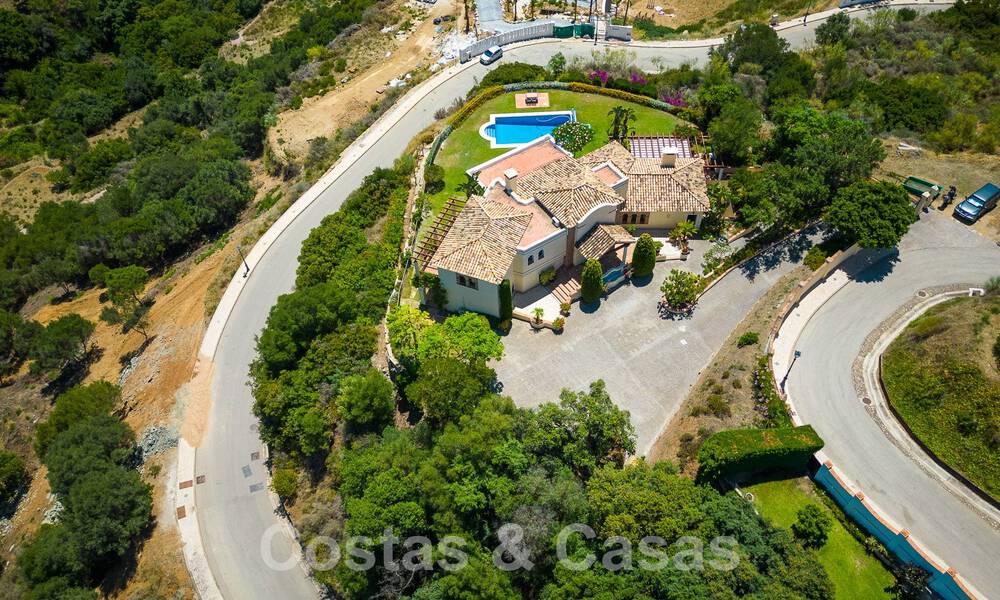 Villa de luxe espagnole à vendre avec vue panoramique dans une communauté fermée entourée par la nature à Marbella - Benahavis 55324