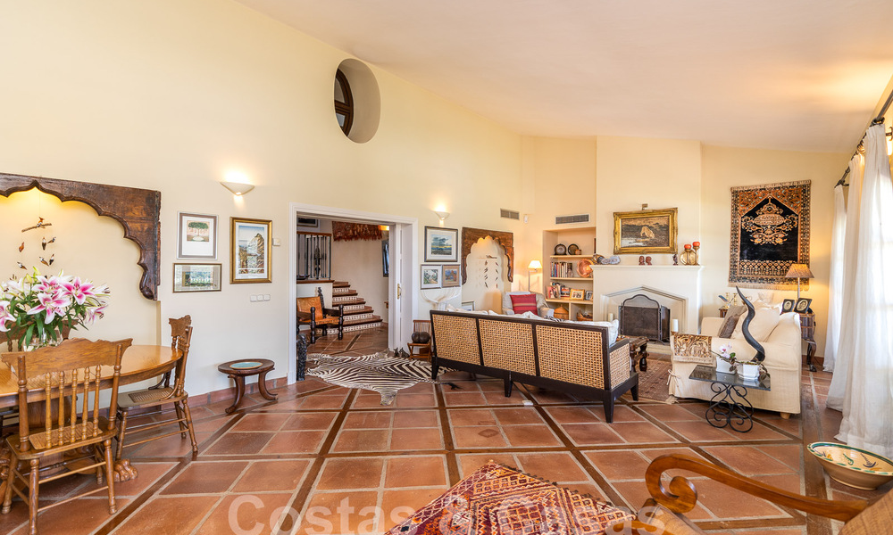Villa de luxe espagnole à vendre avec vue panoramique dans une communauté fermée entourée par la nature à Marbella - Benahavis 55328