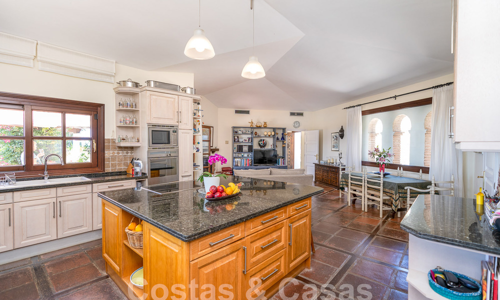 Villa de luxe espagnole à vendre avec vue panoramique dans une communauté fermée entourée par la nature à Marbella - Benahavis 55332