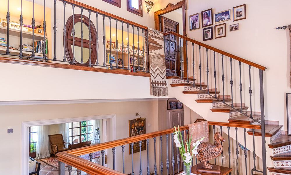 Villa de luxe espagnole à vendre avec vue panoramique dans une communauté fermée entourée par la nature à Marbella - Benahavis 55346