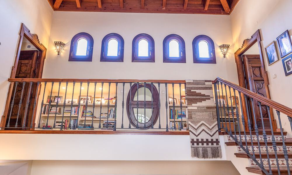 Villa de luxe espagnole à vendre avec vue panoramique dans une communauté fermée entourée par la nature à Marbella - Benahavis 55347