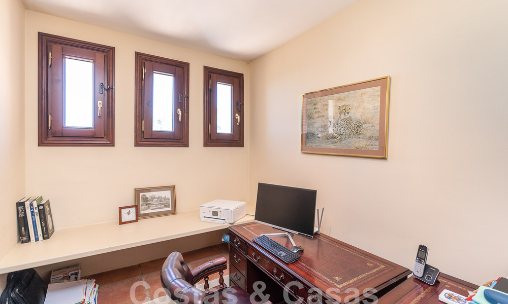 Villa de luxe espagnole à vendre avec vue panoramique dans une communauté fermée entourée par la nature à Marbella - Benahavis 55348