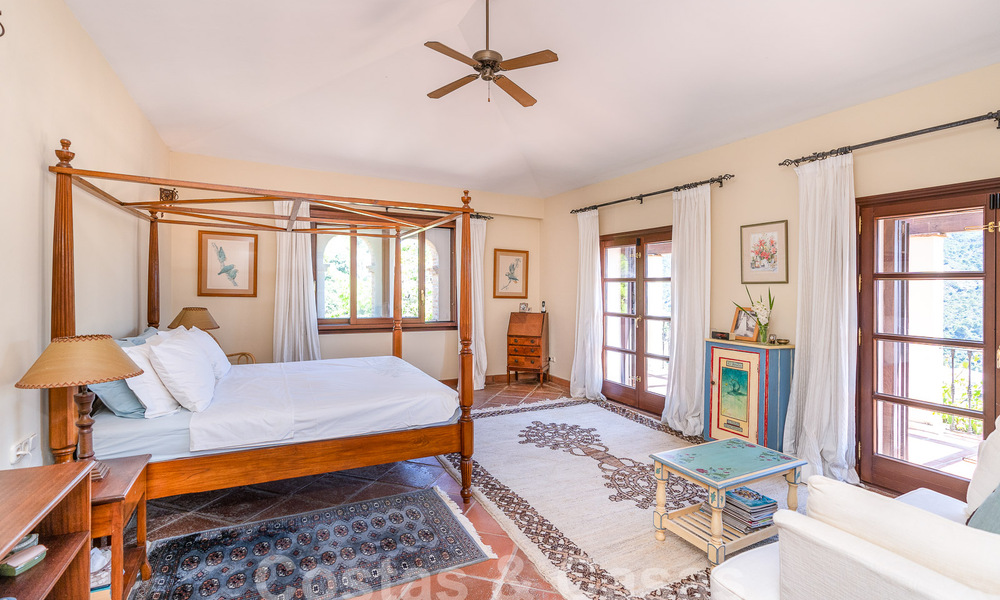 Villa de luxe espagnole à vendre avec vue panoramique dans une communauté fermée entourée par la nature à Marbella - Benahavis 55351