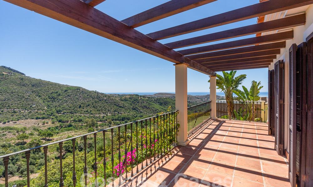 Villa de luxe espagnole à vendre avec vue panoramique dans une communauté fermée entourée par la nature à Marbella - Benahavis 55352