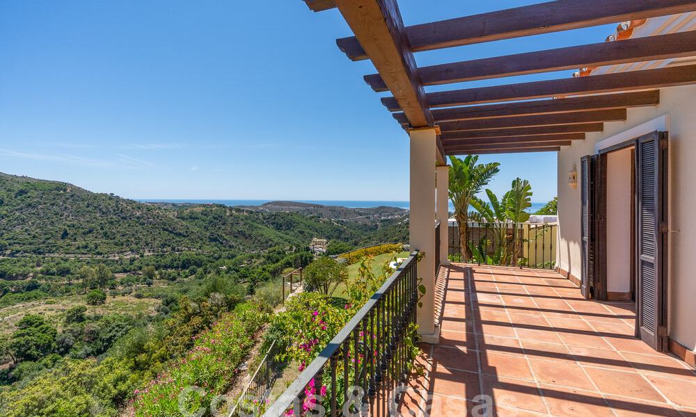 Villa de luxe espagnole à vendre avec vue panoramique dans une communauté fermée entourée par la nature à Marbella - Benahavis 55353