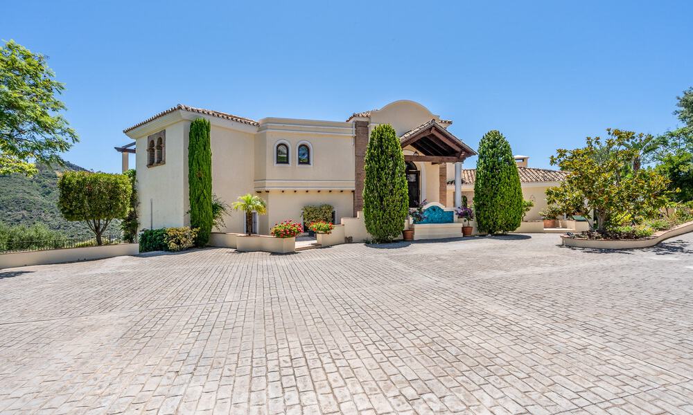 Villa de luxe espagnole à vendre avec vue panoramique dans une communauté fermée entourée par la nature à Marbella - Benahavis 55359