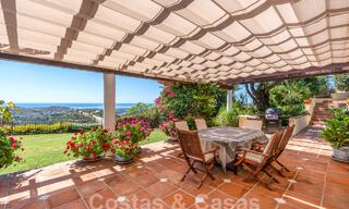 Villa de luxe espagnole à vendre avec vue panoramique dans une communauté fermée entourée par la nature à Marbella - Benahavis 55361 