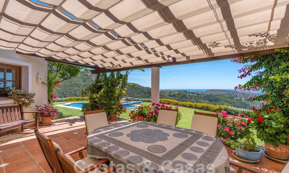 Villa de luxe espagnole à vendre avec vue panoramique dans une communauté fermée entourée par la nature à Marbella - Benahavis 55363