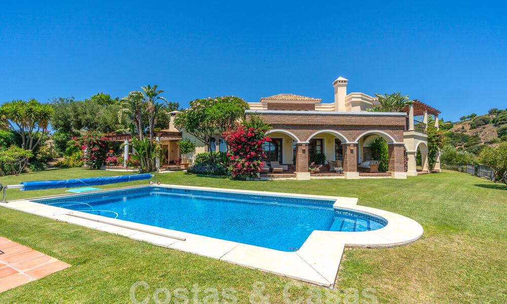 Villa de luxe espagnole à vendre avec vue panoramique dans une communauté fermée entourée par la nature à Marbella - Benahavis 55365