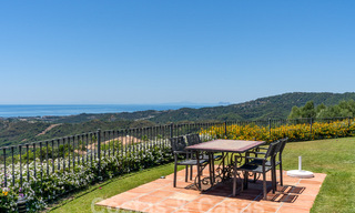 Villa de luxe espagnole à vendre avec vue panoramique dans une communauté fermée entourée par la nature à Marbella - Benahavis 55367 