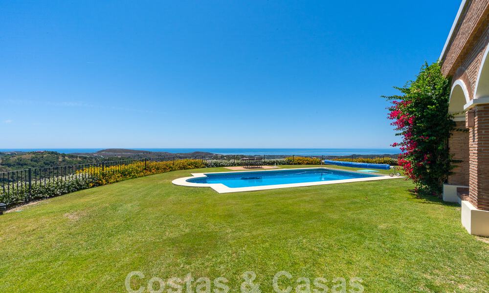 Villa de luxe espagnole à vendre avec vue panoramique dans une communauté fermée entourée par la nature à Marbella - Benahavis 55368