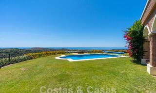 Villa de luxe espagnole à vendre avec vue panoramique dans une communauté fermée entourée par la nature à Marbella - Benahavis 55368 