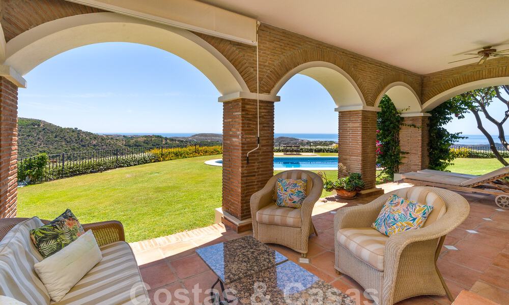 Villa de luxe espagnole à vendre avec vue panoramique dans une communauté fermée entourée par la nature à Marbella - Benahavis 55369